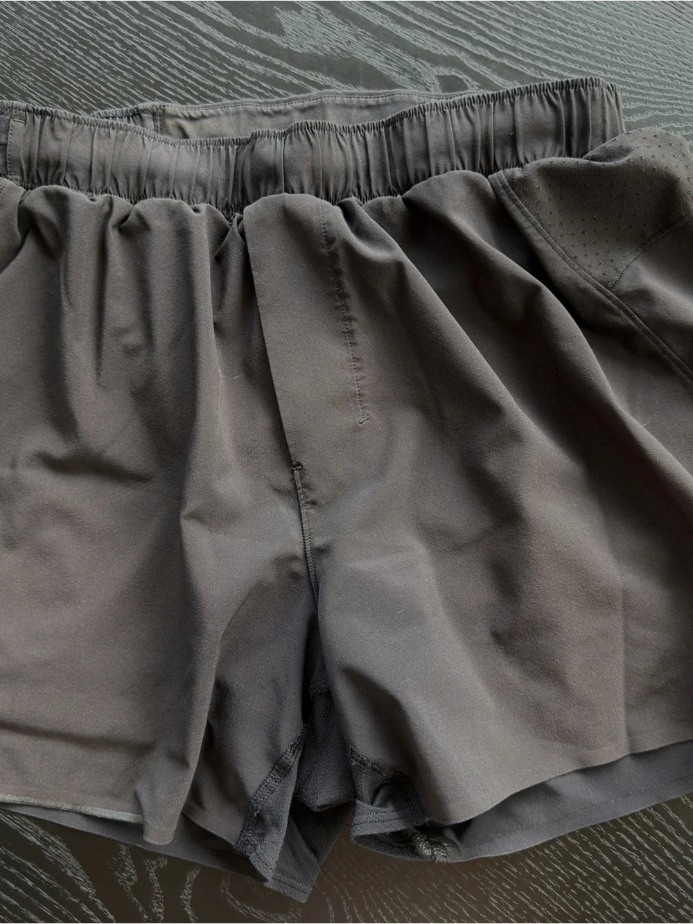 Men’s lulu lemon Black running athletic Shorts with liner shorts size small